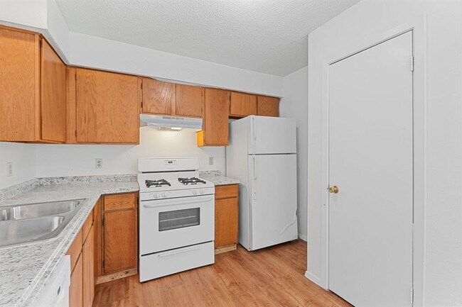 Building Photo - 302 Algerita Dr