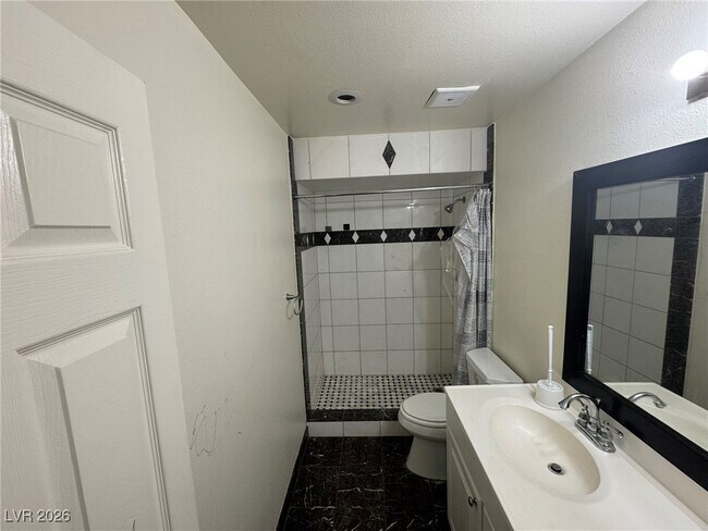 Building Photo - 518 Delfern Ln