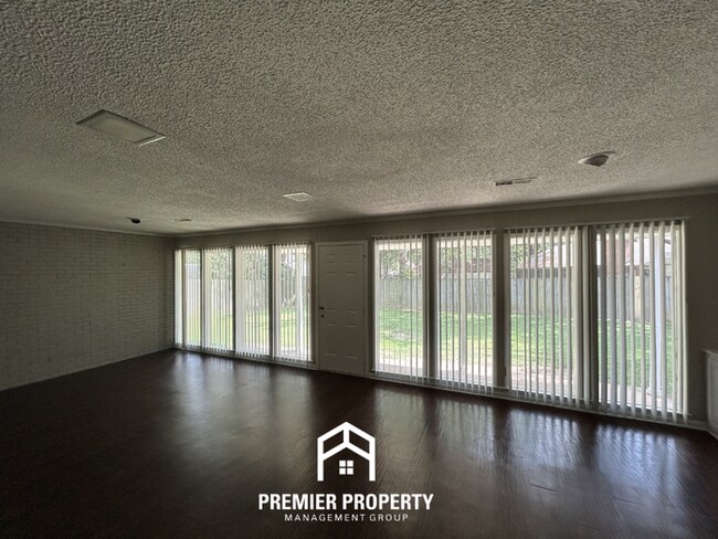 Building Photo - Stunning 3BR/2BA Near Southwind | 2,079 Sq Ft, Built-Ins, Fireplace & Covered Patio