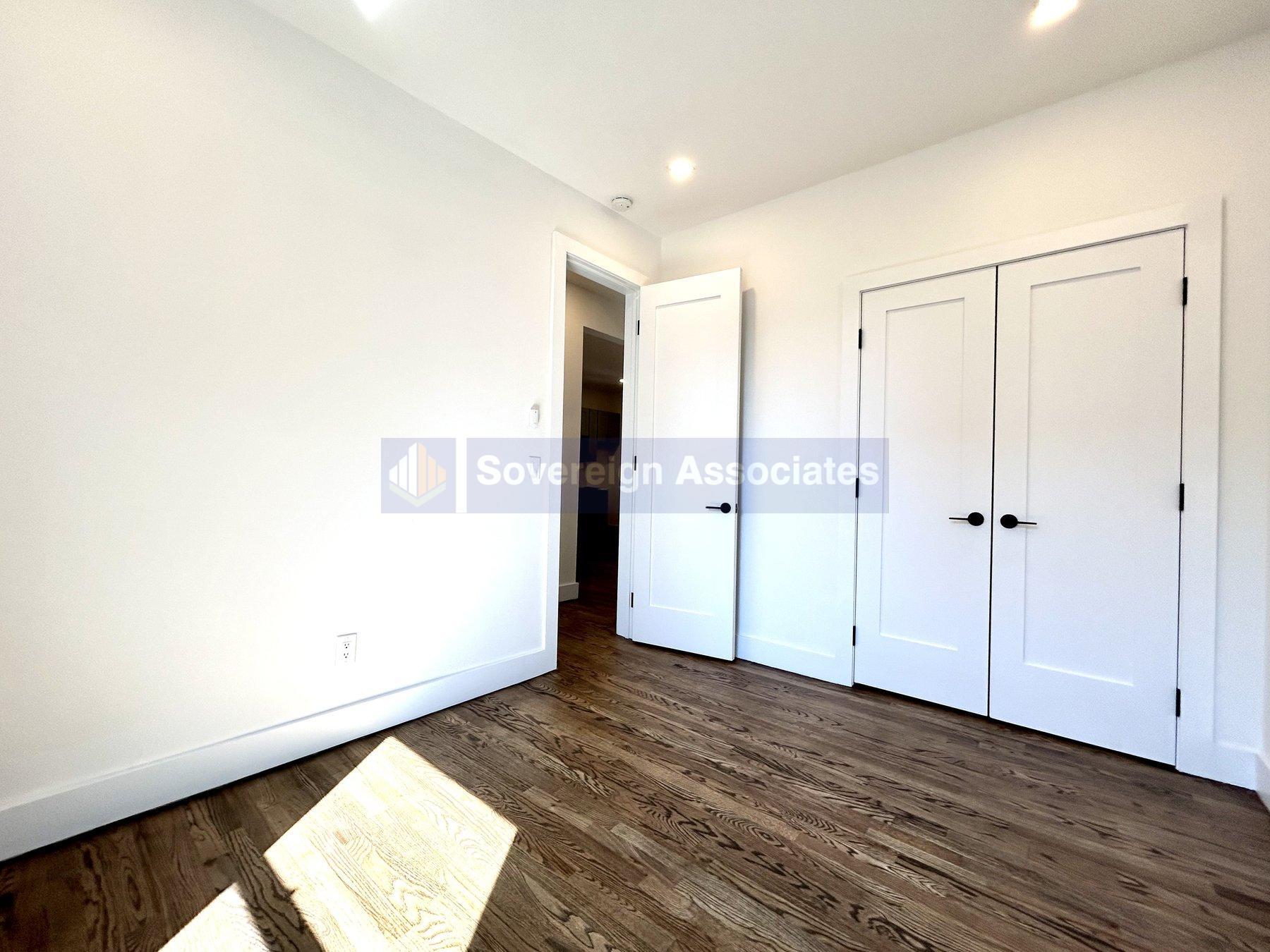 Building Photo - 45 Tiemann Pl