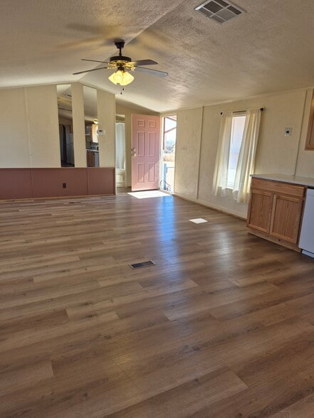 Building Photo - 4413 E Glisch Rd
