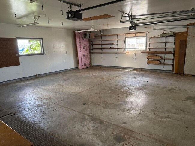 Building Photo - 4212 Beechgrove Dr