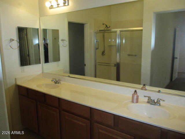 Building Photo - 2950 E Glenhaven Dr