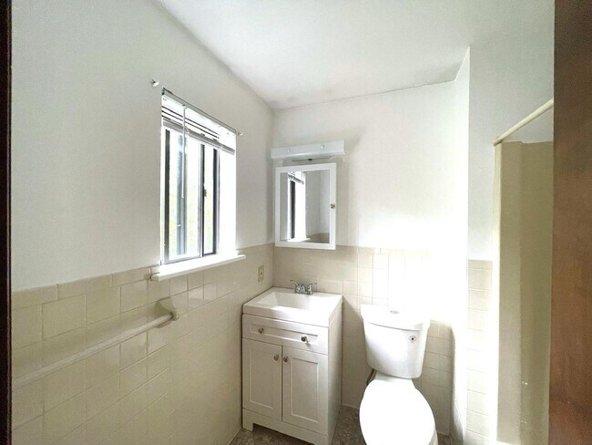 Building Photo - 12 Sunstone Dr