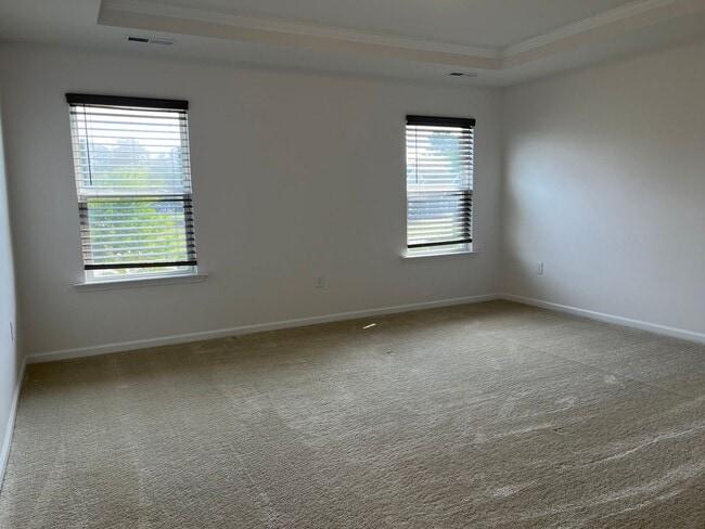 Building Photo - Stunning, Elegant Residence in Fuquay-Vari...