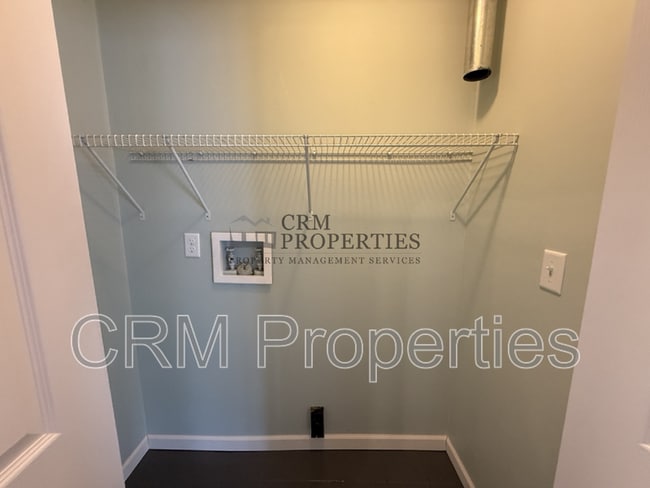 Building Photo - 800 Maumee Dr