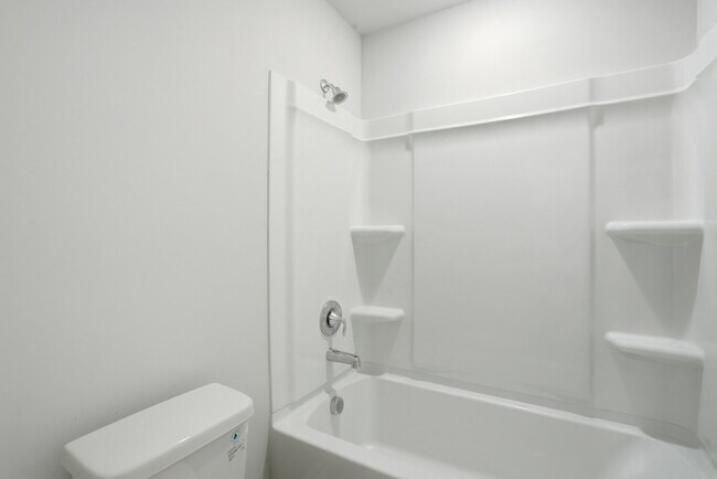 Building Photo - 145 Binscombe Ln