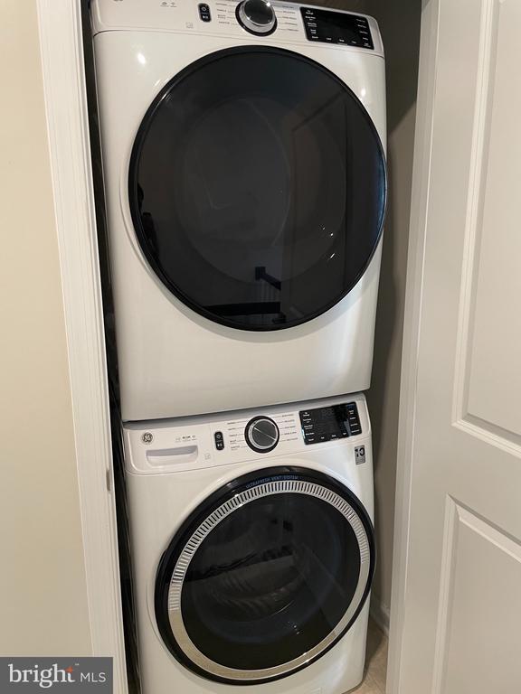 Building Photo - 23275 Milltown Knoll Square