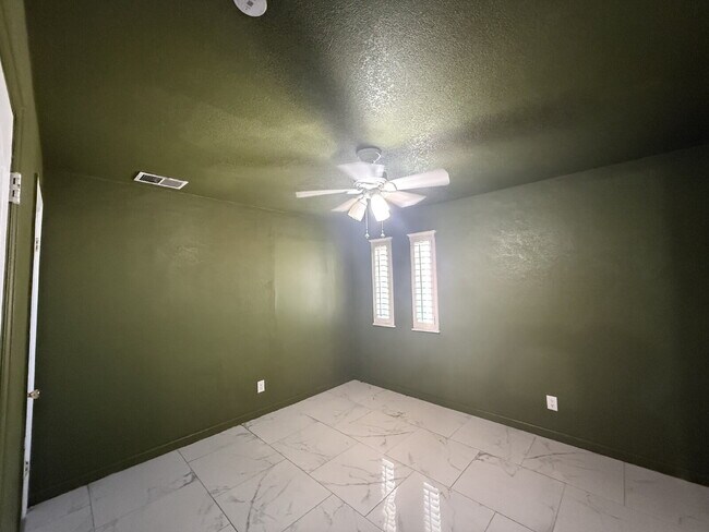 Building Photo - 5725 Wren Ave