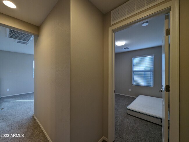 Building Photo - 1253 N 166th Ave