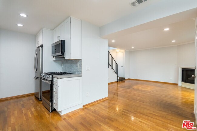 Building Photo - 4744 Ben Ave