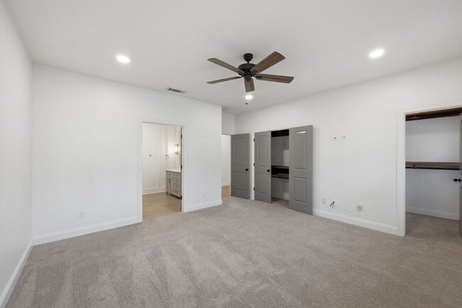 Building Photo - Modern Living in Franklin