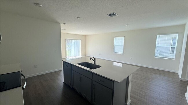 Building Photo - 2046 Walnut Crk Dr