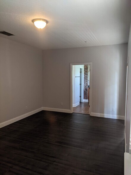 Building Photo - 4062 Markham Pl