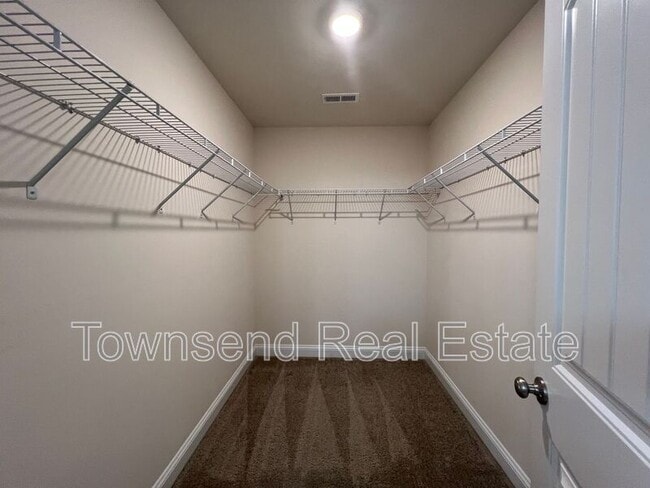 Building Photo - 4411 Low Oak Ct