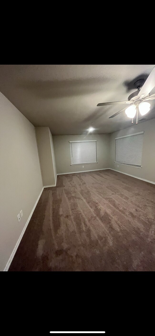 Building Photo - 2312 Davenport Dr