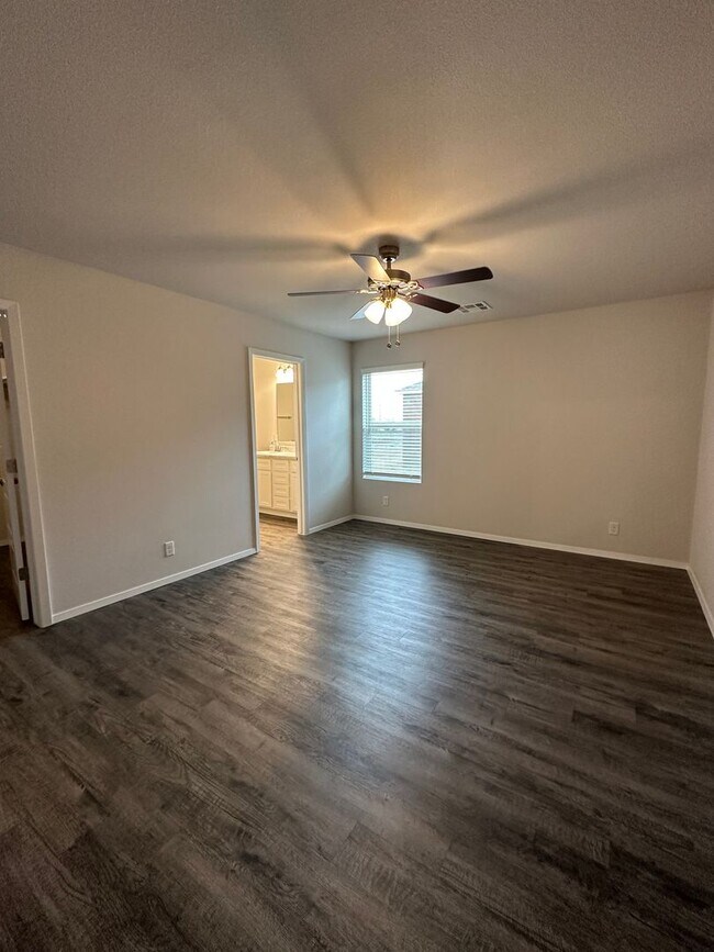Building Photo - PRELEASING NOW | 3 Bed, 2 Bath Home with Open Layout in East Village