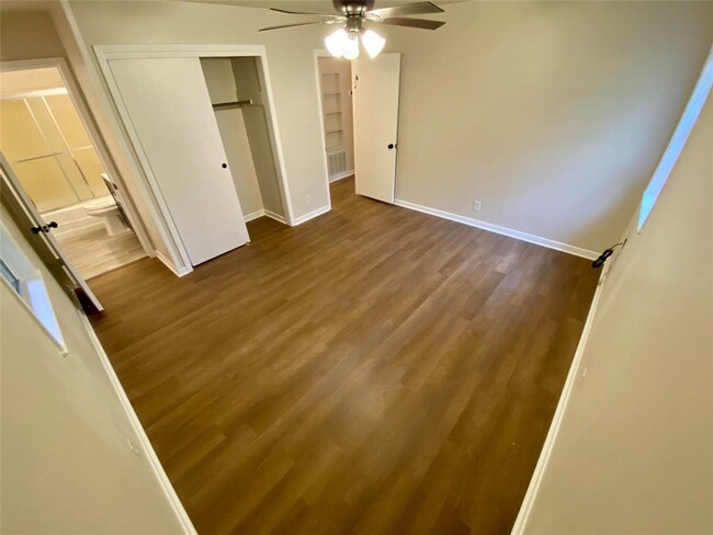 Building Photo - 260 Bradford Dr