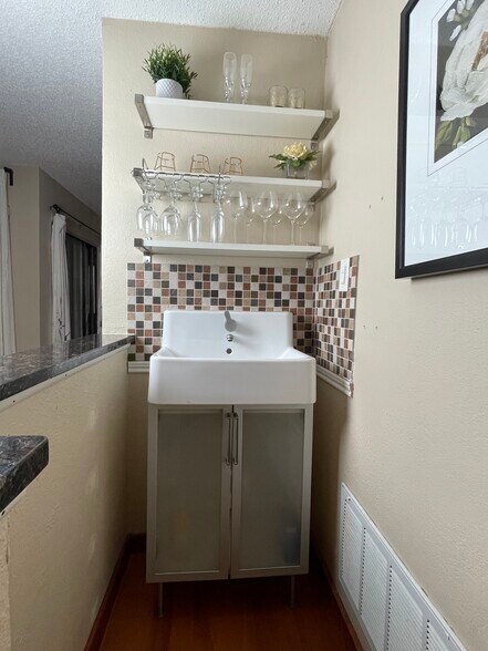 Building Photo - 4242 N Capistrano Dr