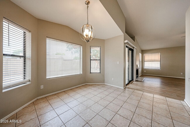 Building Photo - 6320 W Paradise Ln