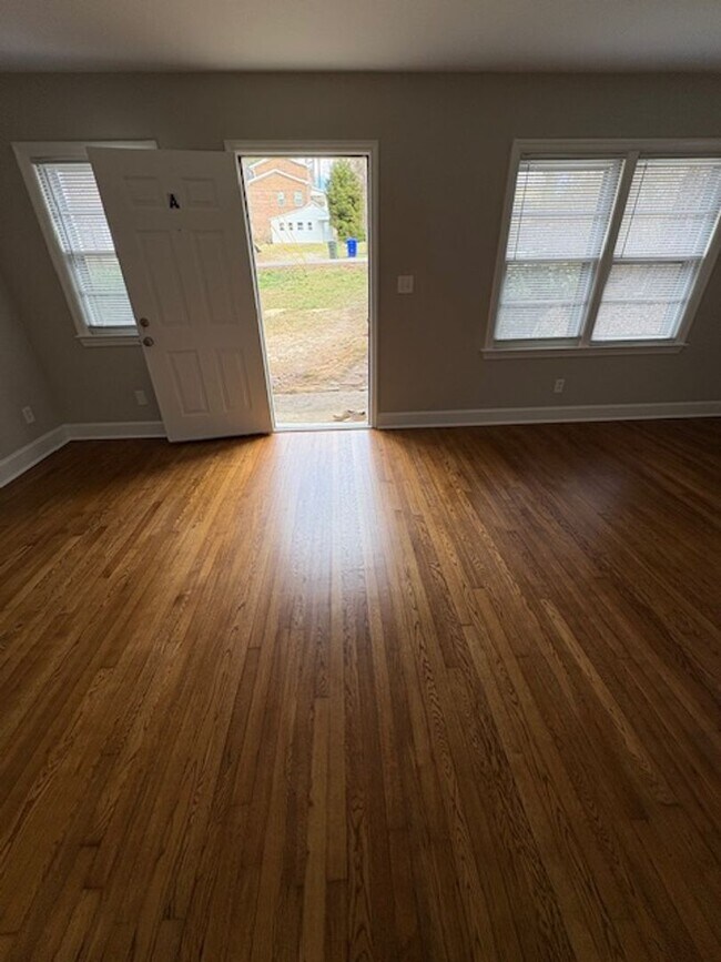 Building Photo - 403A Smith