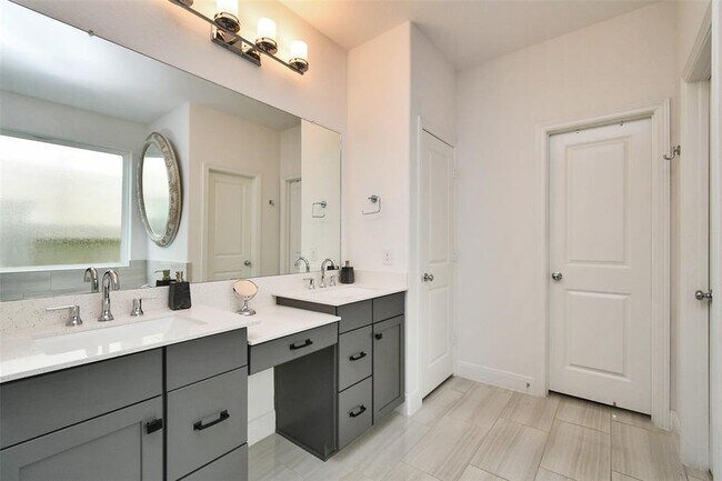 Building Photo - 8922 Stanley Oak Dr