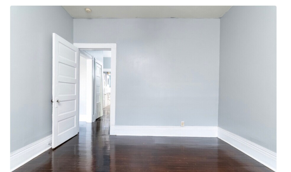 Building Photo - 208 E Arsenal