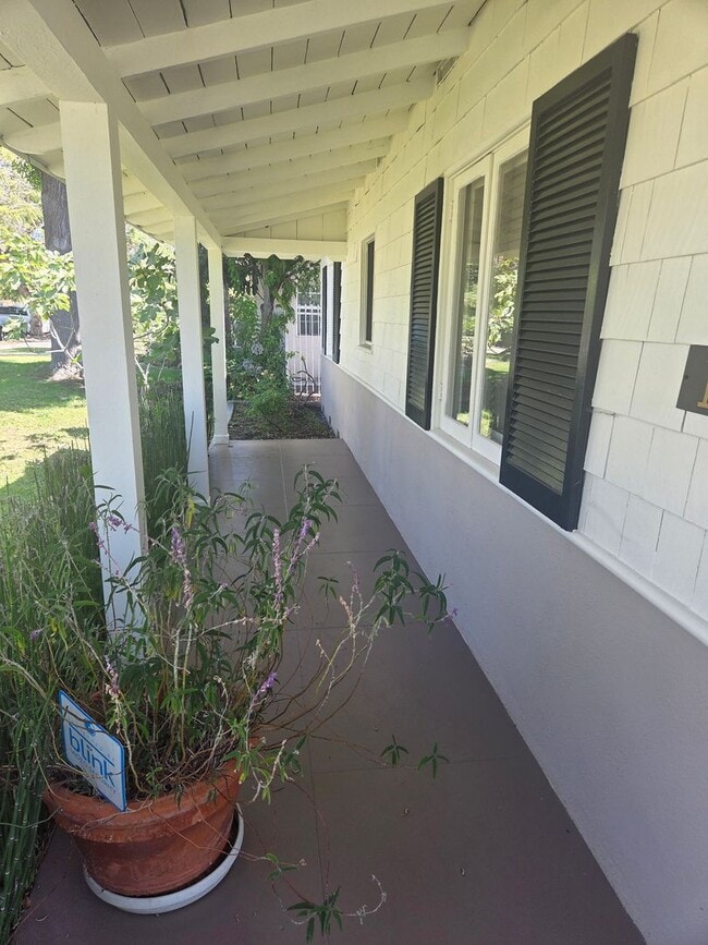 Building Photo - Spacious 3-Bedroom, 2.5-Bath Home with Pool – Fully Furnished!
