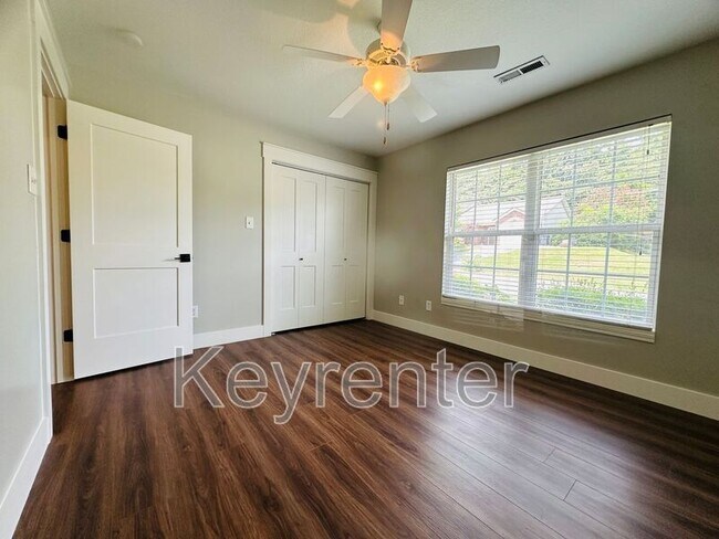 Building Photo - 5330 Blue Star Dr