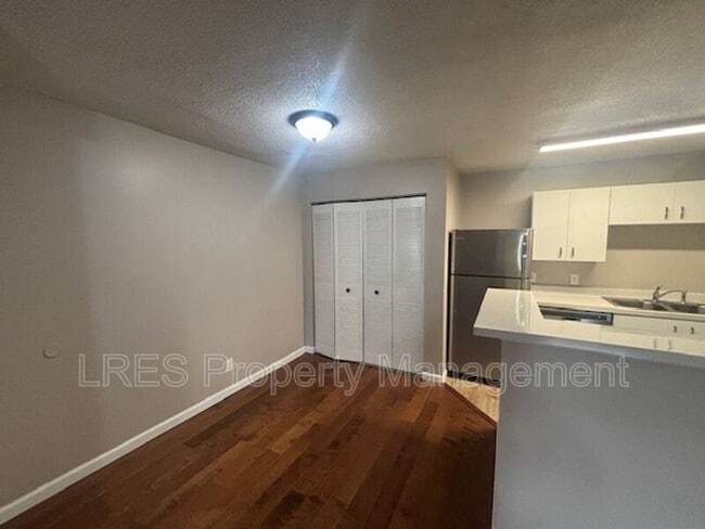 Building Photo - 390 Lake Placid Ct