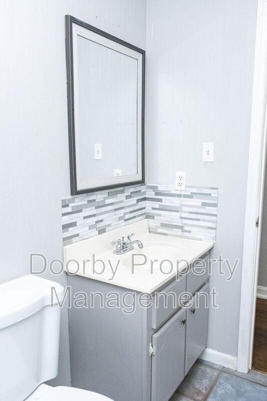 Building Photo - 730 Roberta Dr