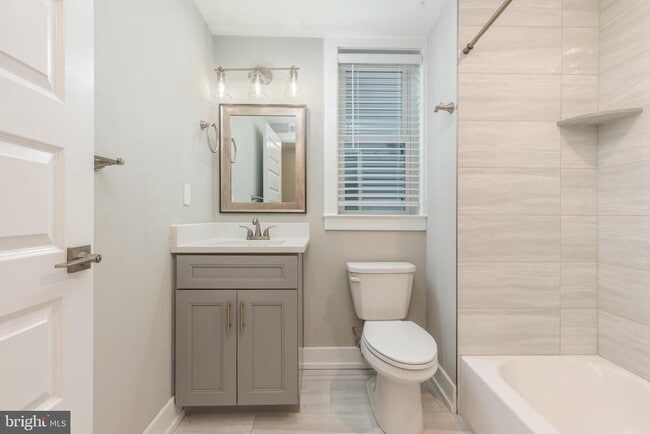 Building Photo - 1521 N Stillman St