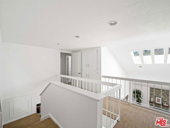 Building Photo - 2898 Woodwardia Dr