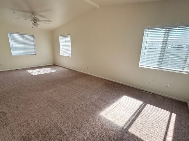 Building Photo - Charming Horse Property - 2 Bed/ 2 Bath with office- Home with Scenic Views and Pasture