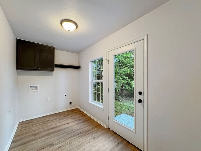 Building Photo - FOR RENT: Charming 2-Bedroom Home with a Versatile Bonus Room!