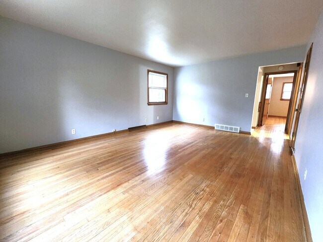 Building Photo - DG - 4520-4522 N 84th Street