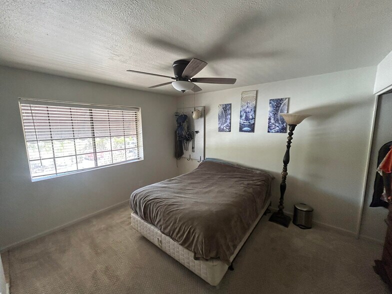 Building Photo - 1504 W La Jolla Dr