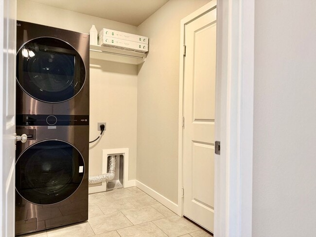 Building Photo - House For Rent