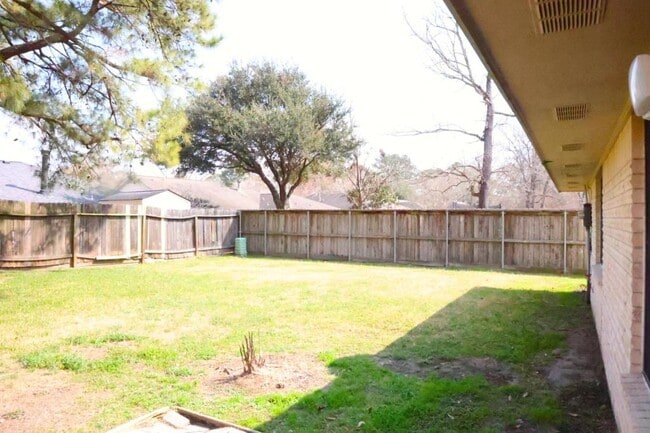 Building Photo - 2327 Shadbury Ct