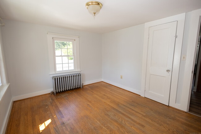 Building Photo - 148 Beecher St