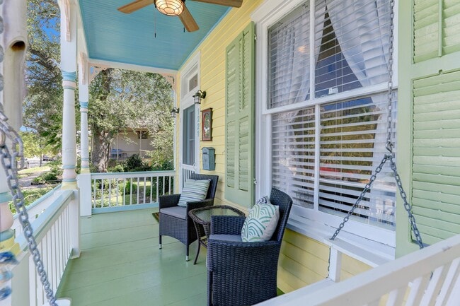 Building Photo - 1221 Sealy Ave