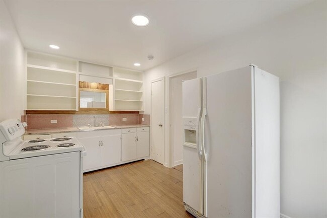 Building Photo - 302 Olive St