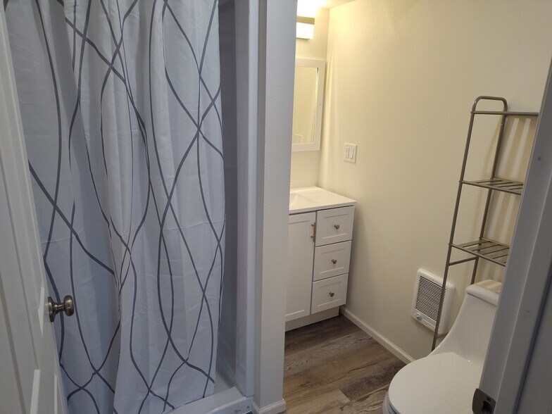 bathroom - 3039 SE Dune Ave