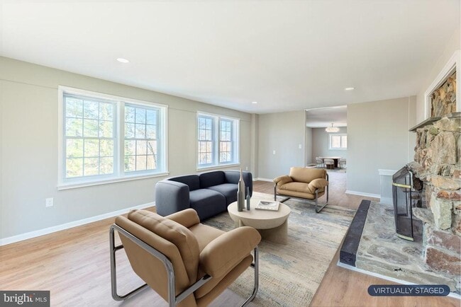 Building Photo - 422 Spackmans Ln