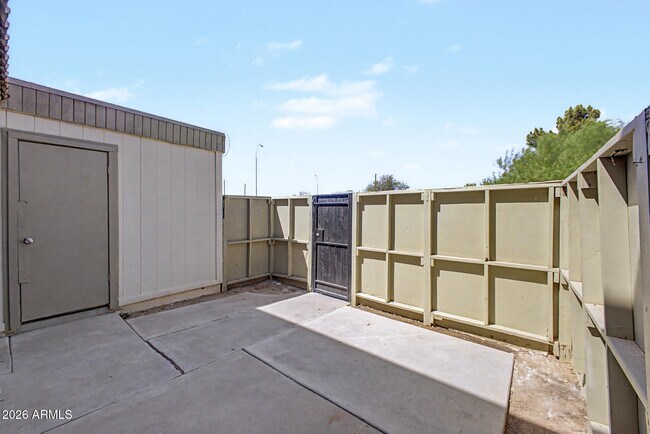 Building Photo - 5984 N 48th Ave