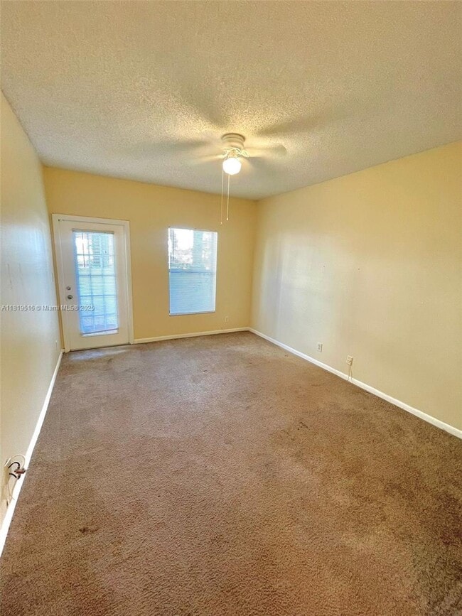 Building Photo - 1423 Avon Ln