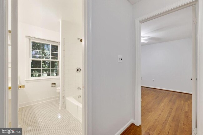 Building Photo - 8208 Gainsborough Ct W