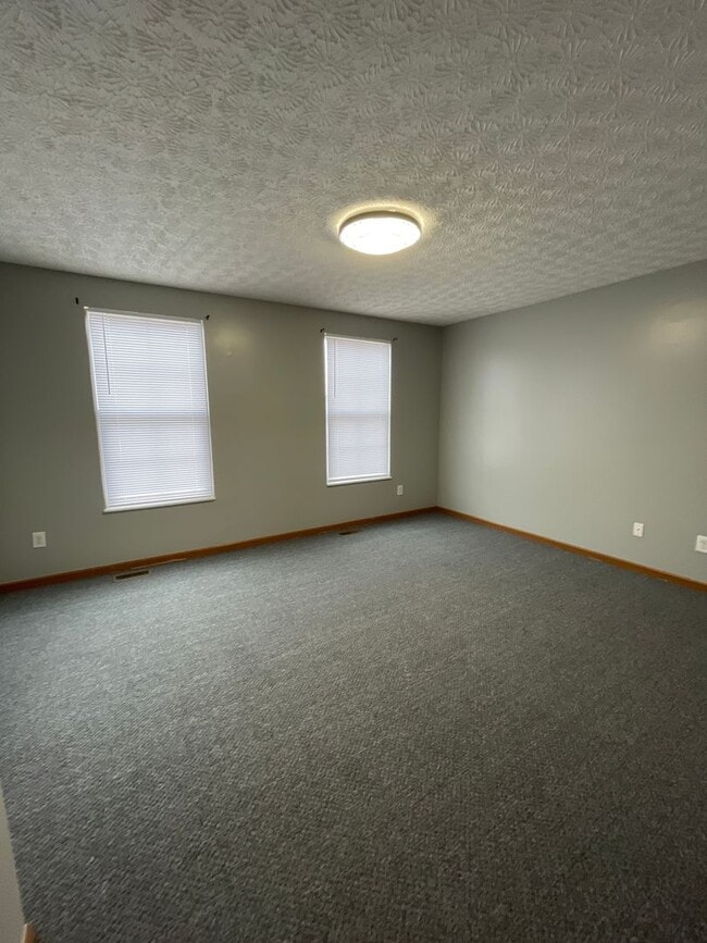 Building Photo - Introducing a stunning three-bedroom, two and a half bathroom home for rent in Columbus, OH!