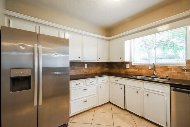 Building Photo - 11906 Swan Creek Dr