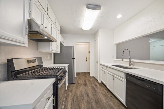 Building Photo - 3923 Windmill St